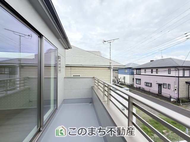 ハートフルタウン宇都宮市岩曽町1379番のバルコニー|南向きの大型バルコニーは陽当り良好で、たっぷりのお洗濯物もよく乾きます！