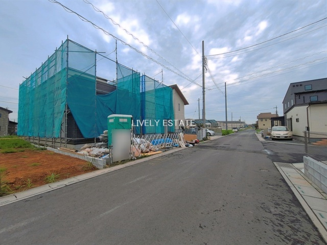 越谷市大字大竹 新築分譲住宅 全2棟 2号棟の前面道路含む現地写真