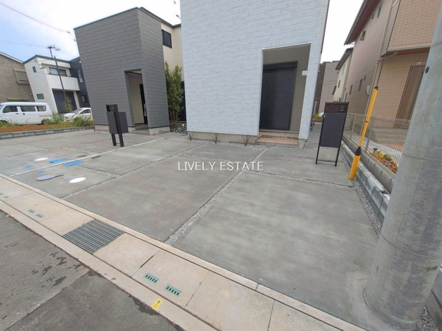 越谷市大字大竹 新築分譲住宅 全2棟 2号棟の駐車場