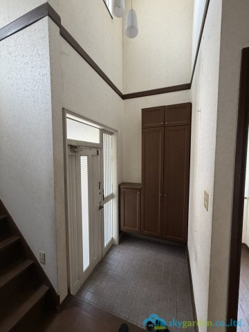 秦野市南矢名　中古戸建の玄関