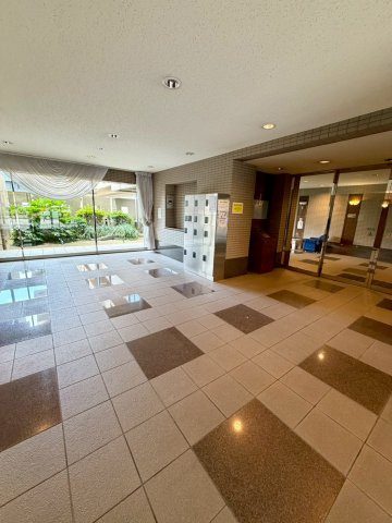 サーパス城東のエントランス