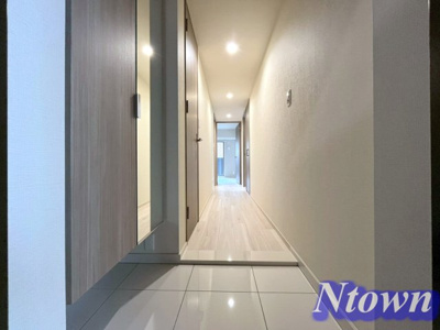 【玄関】 | プレサンス ロジェ 丸の内 CENTRAL CASA | 収納もある玄関です