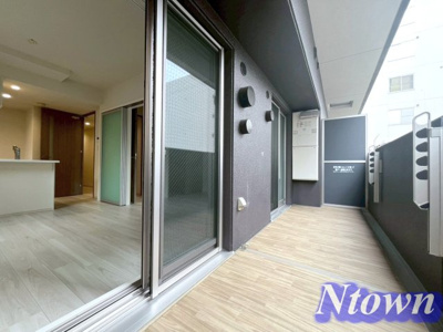 【バルコニー】 | プレサンス ロジェ 丸の内 CENTRAL CASA | 暖かな日差しのふりそそぐバルコニー