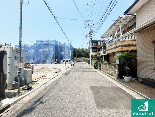 堺市西区浜寺諏訪森町西　第4期　新築一戸建ての前面道路含む現地写真|周辺は落ち着いた街並みの住宅地！子育てがしやすい住環境です！まだ未完成ですが、現地でしかわからない事もございます。是非一度ご覧ください。