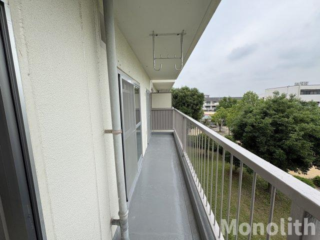 鶴山台60号棟のバルコニー