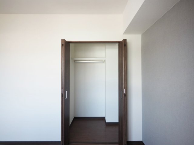 東大阪市岸田堂南町の賃貸マンションの内装