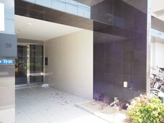 東大阪市岸田堂南町の賃貸マンションのエントランス