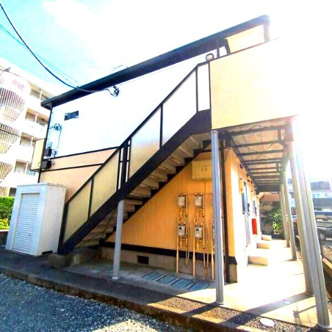 さいたま市浦和区針ヶ谷４丁目のアパートのエントランス
