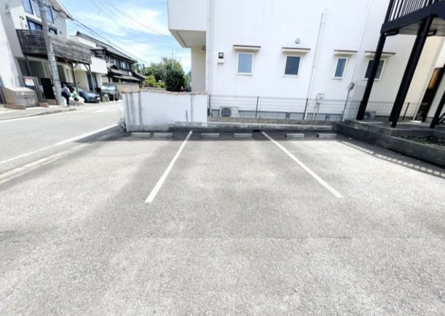 サンハイツミノルの駐車場