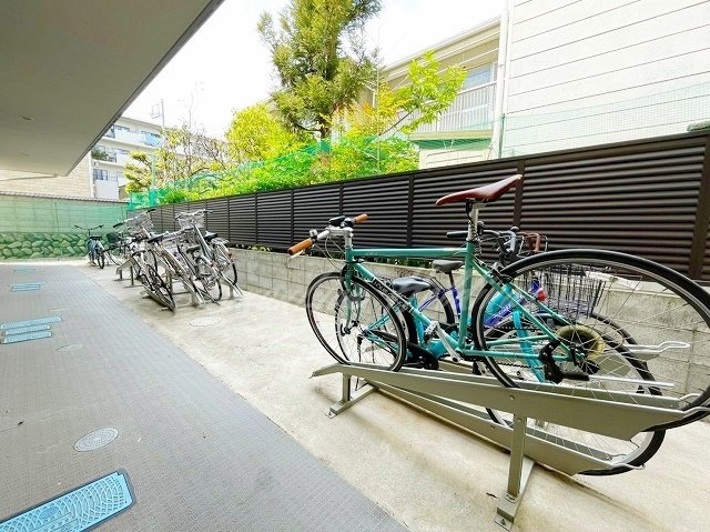 平塚市龍城ケ丘のアパートのその他共用部分|共有部分に駐輪場あり♪