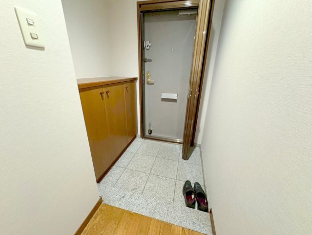 サーパス宝塚の玄関