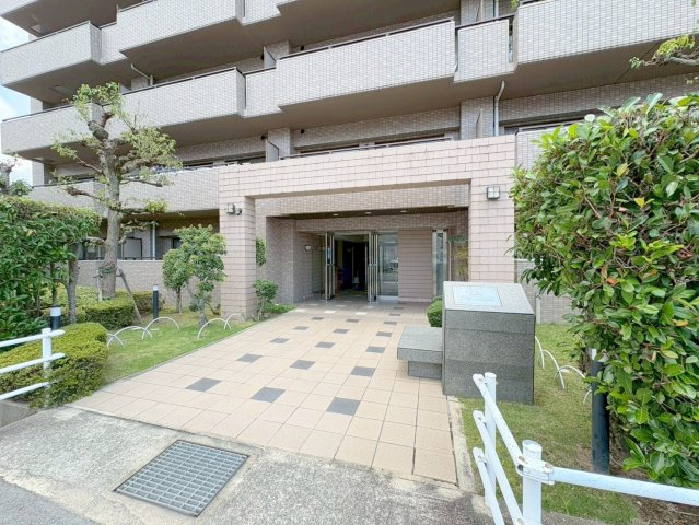 サーパス宝塚のエントランス
