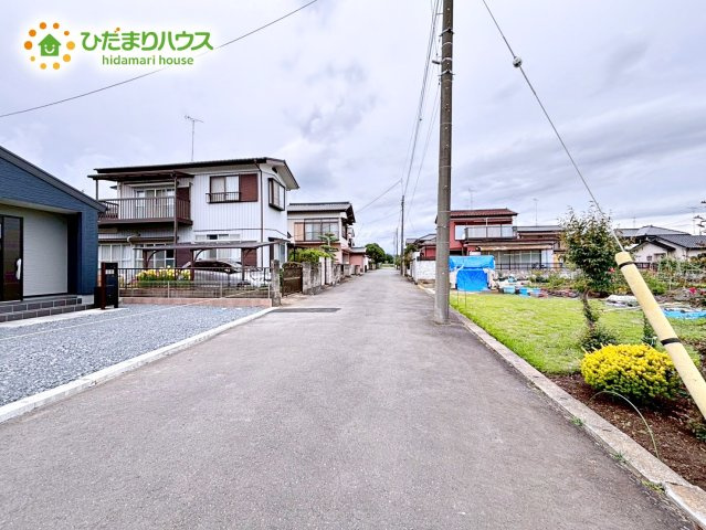【前面道路含む現地写真】 | 第2石岡市下林　新築戸建 | 閑静な住宅地なので、幹線道路や大通りに面していないので大型車が通ることが少なく静かです。