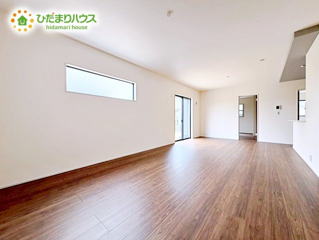 【居間・リビング】 | 第2石岡市下林　新築戸建 | リビング・ダイニングは白を基調としたシンプルな空間。 雑貨やこだわりの家具など、レイアウトも自由に楽しめます！