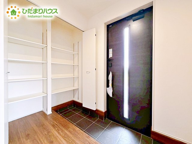 【玄関】 | 第2石岡市下林　新築戸建 | スニーカーマニアも納得の天井まであるシューズボックス!(^^)!