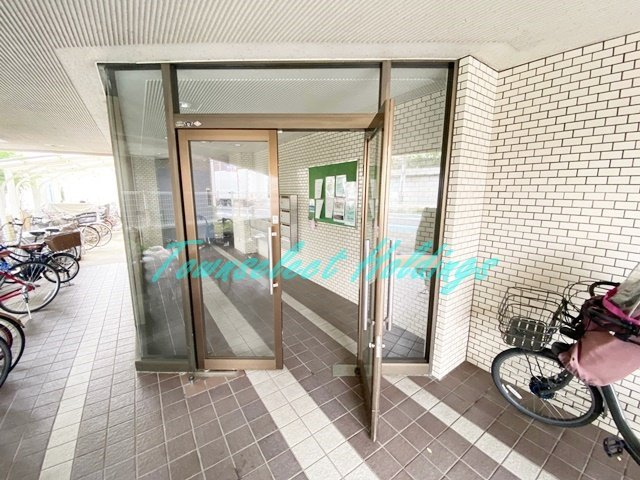藤沢市辻堂元町５丁目のアパートのエントランス