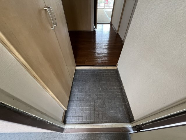宝第一スカイハイツの玄関