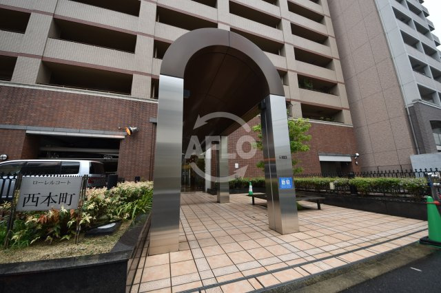 ローレルコート西本町　明治小学校のエントランス|ローレルコート西本町　エントランス