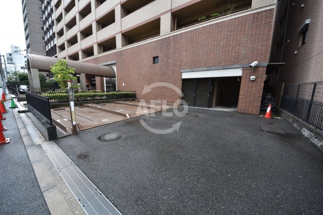 ローレルコート西本町　明治小学校の駐車場|ローレルコート西本町　駐車場