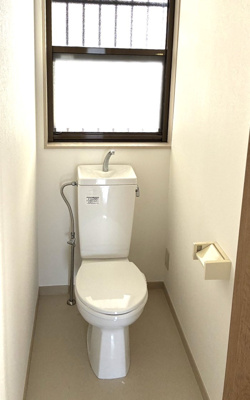 【トイレ】 | ラフォーレふじ | ※写真は101号室です。202号室のトイレに窓はありません。