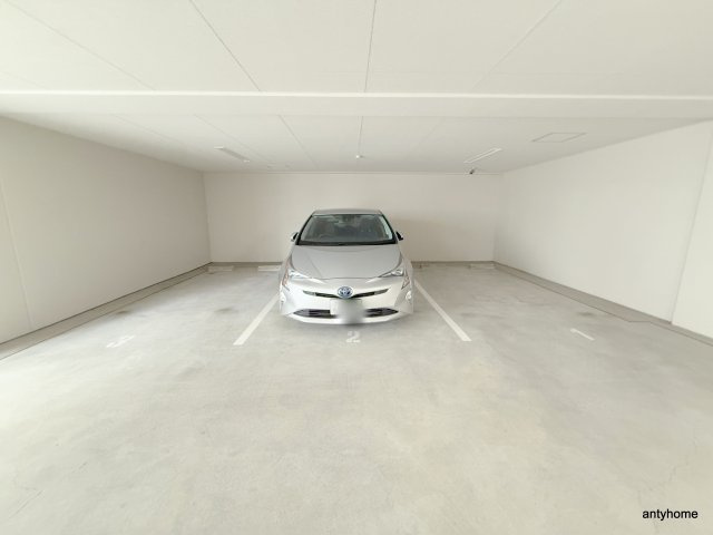 グレイス難波南の駐車場