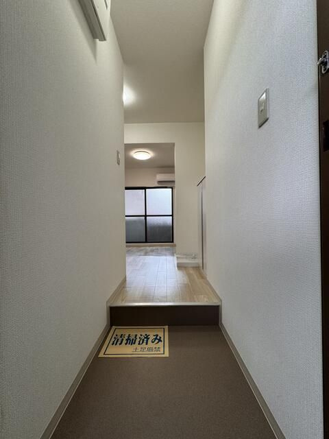 横浜市瀬谷区二ツ橋町の賃貸マンションの玄関