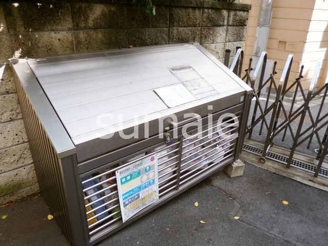 コート・スプルースのその他共用部分|敷地内専用ごみ置き場あります。