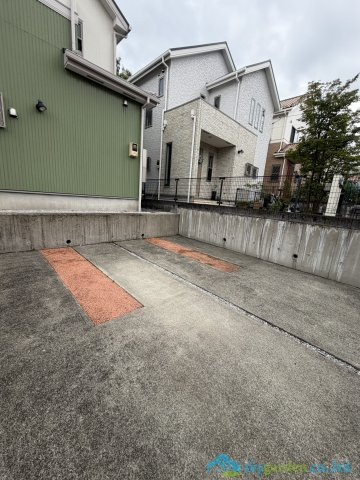 秦野市南が丘4丁目　中古戸建の駐車場