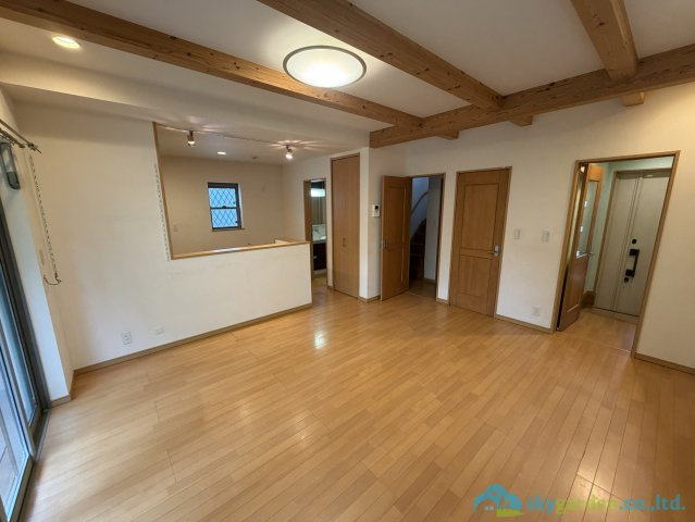 秦野市南が丘4丁目　中古戸建の居間・リビング