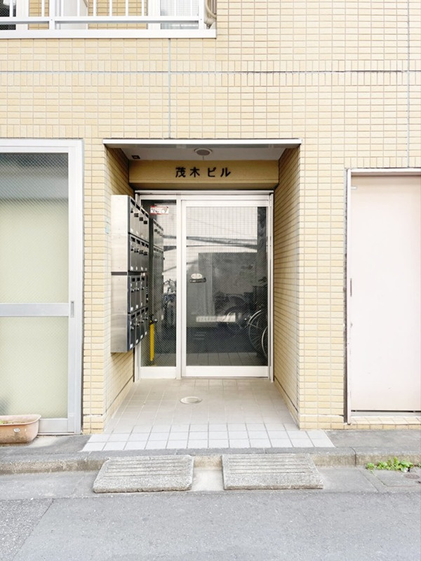 茂木ビル のエントランス