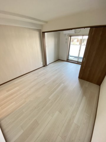 大阪市都島区中野町４丁目の賃貸マンションの居間・リビング