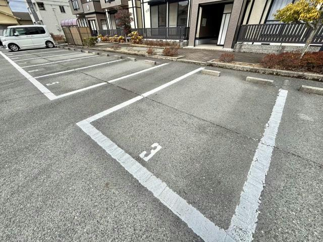 コウジィーコートKの駐車場