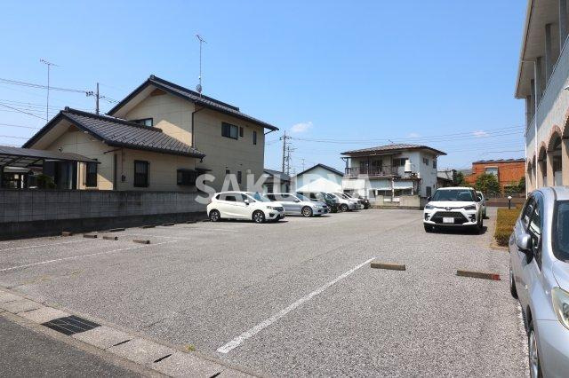 レベイユマレンの駐車場