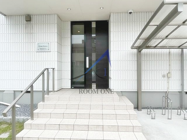 ムーンライトコントラバスのエントランス|エントランスです。