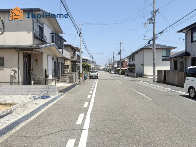 明石市藤が丘1丁目　5期　新築戸建の前面道路含む現地写真|●年中無休：当日予約可●前面道路は南側幅員約10ｍで広々しております！2車線でゆったり！