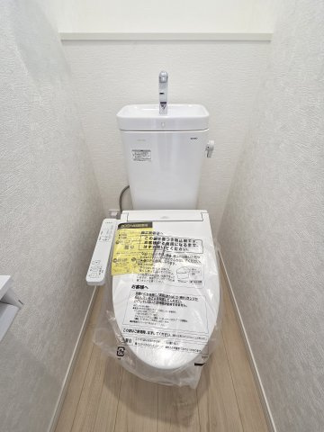 新築　太田市南ヶ丘町第2　1号棟　Cradle Gardenのトイレ|現地写真　トイレは温水洗浄機能付きです！節水タイプなので家計に優しいトイレです！