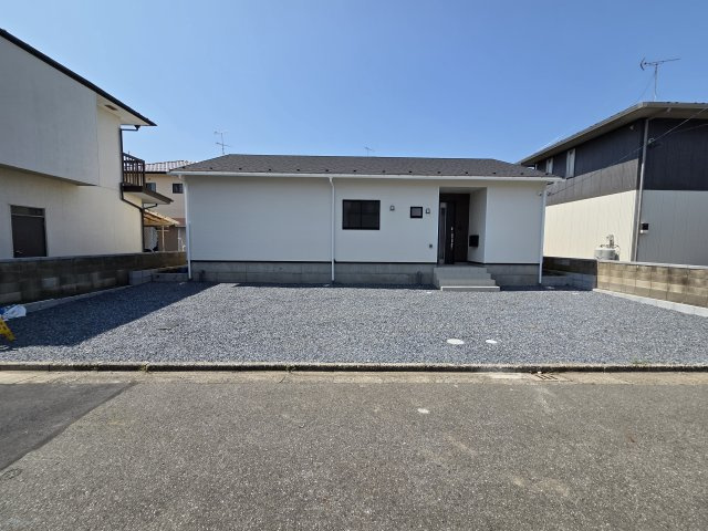 新築　太田市南ヶ丘町第2　1号棟　Cradle Gardenの駐車場|現地写真　駐車は建物北側に並列3台可能です！