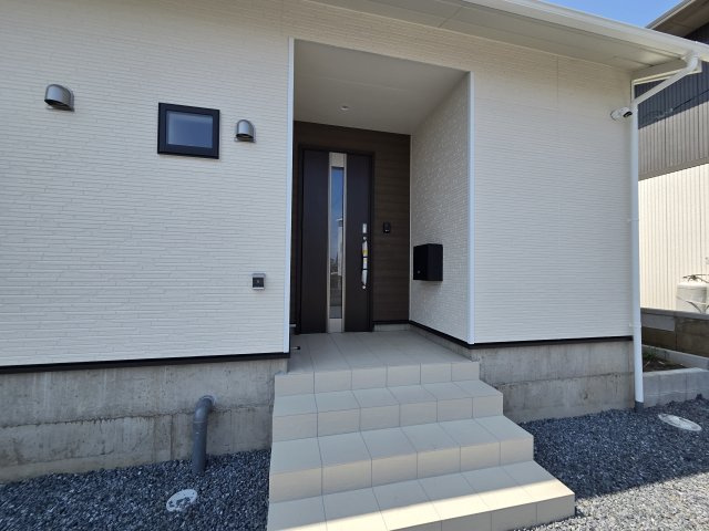 新築　太田市南ヶ丘町第2　1号棟　Cradle Gardenの玄関|現地写真　TVモニタードアホン付きなので防犯面も安心です！