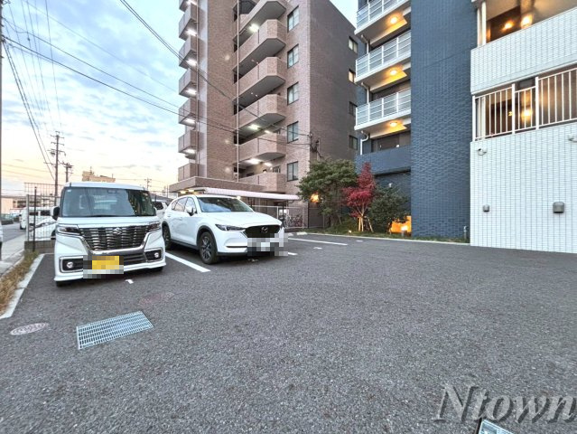 【駐車場】 | プレサンスNAGOYA本陣 | 駐車場です