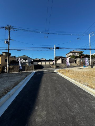 寝屋川市秦町①号地の前面道路含む現地写真
