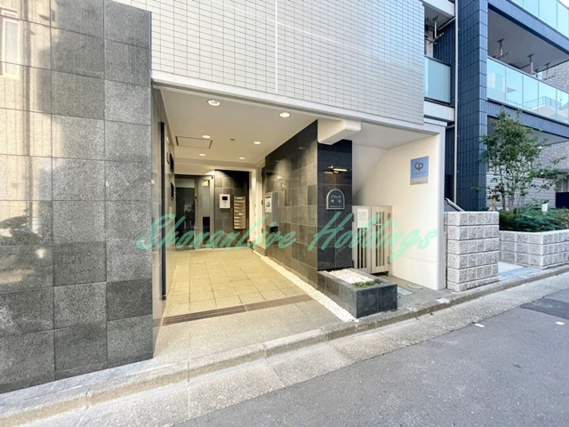 藤沢市鵠沼石上１丁目の賃貸マンションのエントランス