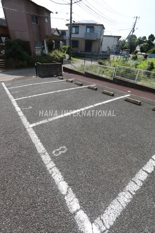 レオパレス大井の駐車場