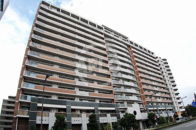 ロイヤルパークスなんばの外観|ロイヤルパークスなんば　重厚感ある外観