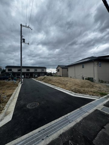 寝屋川市秦町③号地の前面道路含む現地写真