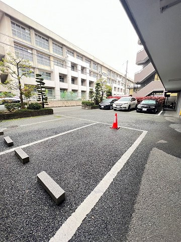 グランペールの駐車場