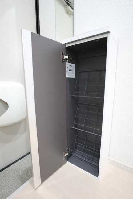 三茶レジデンス　築浅　駅近　ネット0　宅配BOXの玄関