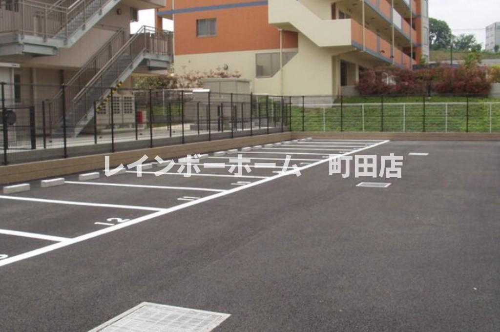 ブリランテ ※初期費用分割あと払いサービス利用可能物件の駐車場