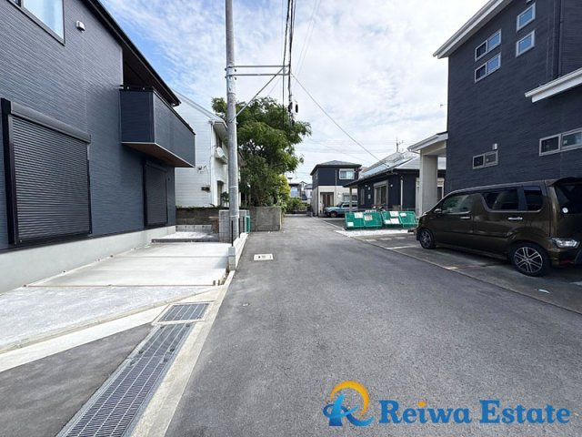 新築戸建　茅ヶ崎市ひばりが丘の前面道路含む現地写真