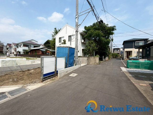 新築戸建　茅ヶ崎市ひばりが丘の前面道路含む現地写真