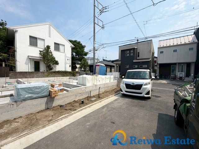新築戸建　茅ヶ崎市ひばりが丘の前面道路含む現地写真